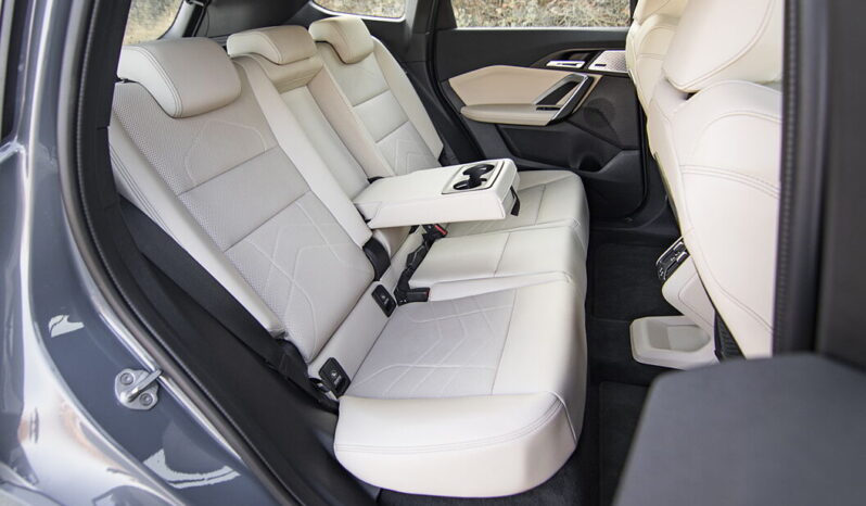 
								BMW iX1 full									