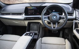 
										BMW iX1 full									