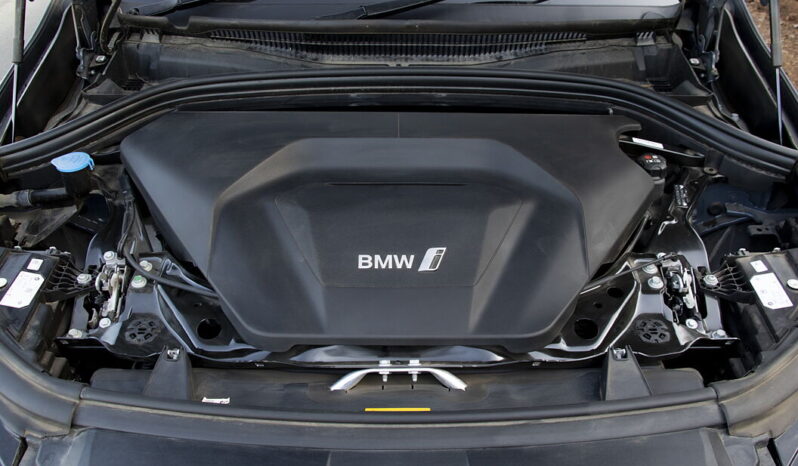
								BMW iX1 full									