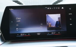 
										BMW iX1 full									