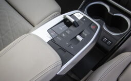 
										BMW iX1 full									