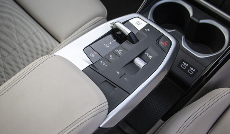 
								BMW iX1 full									