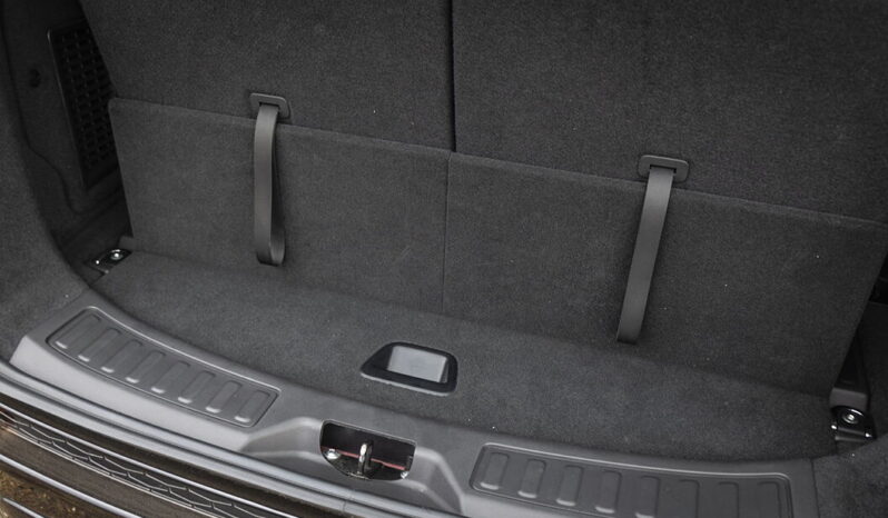 
								Land Rover Discovery Sport full									