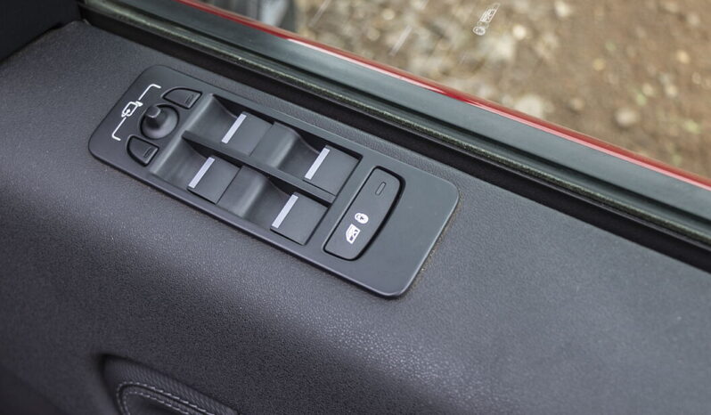 
								Land Rover Discovery Sport full									