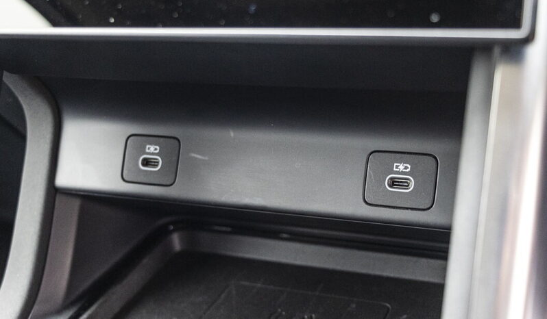 
								Land Rover Discovery Sport full									