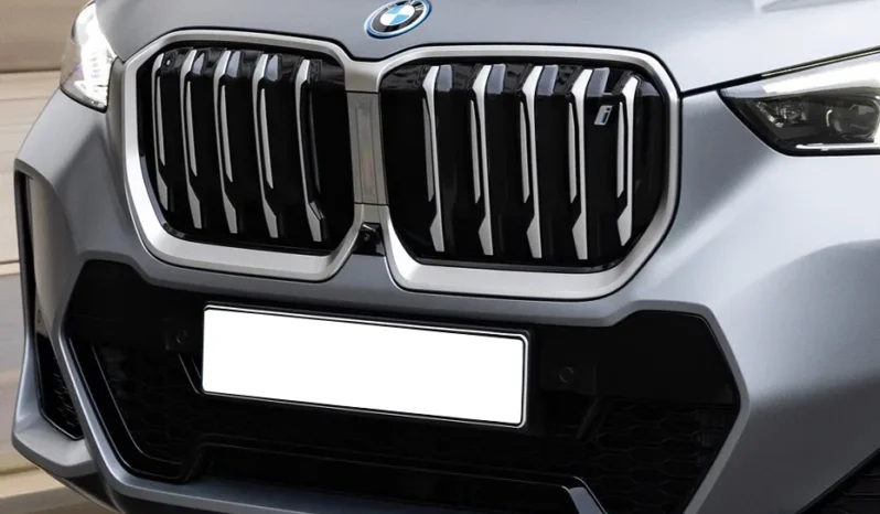 
								BMW iX1 full									