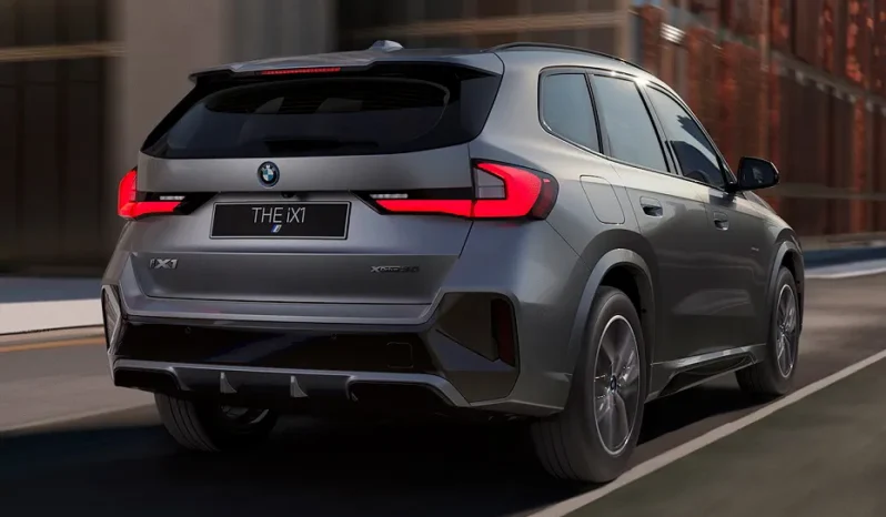 
								BMW iX1 full									